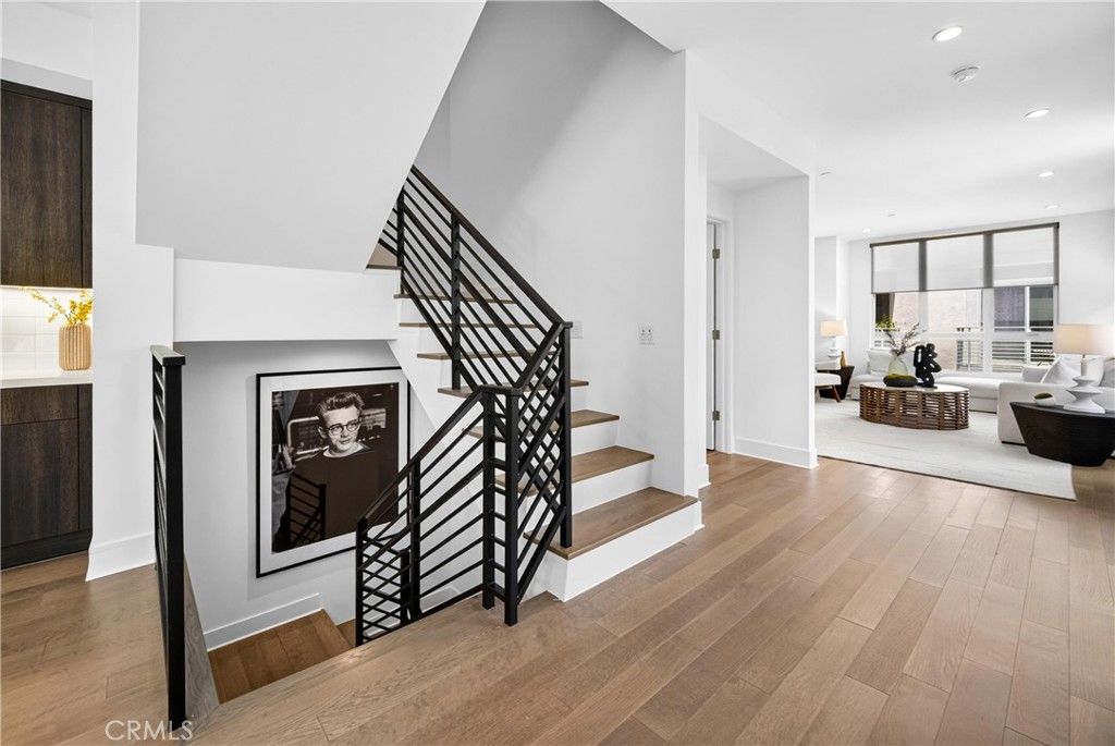 Image 7 of property listing at 1400 Fuller Avenue N 7, Los Angeles, CA 90046