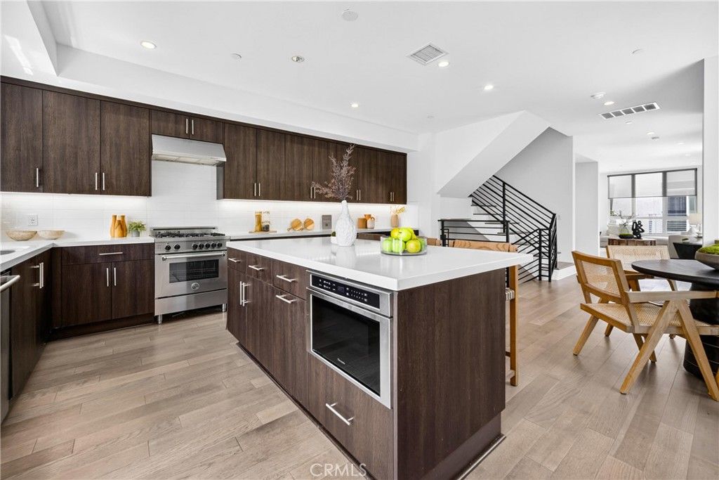 Image 9 of property listing at 1400 Fuller Avenue N 7, Los Angeles, CA 90046