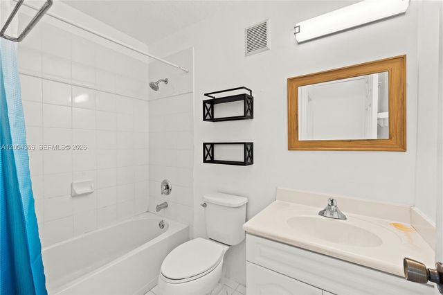 631 NW 79th Ter 204, Pembroke Pines, FL 33024