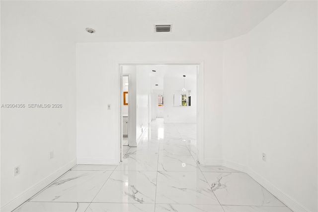 631 NW 79th Ter 204, Pembroke Pines, FL 33024