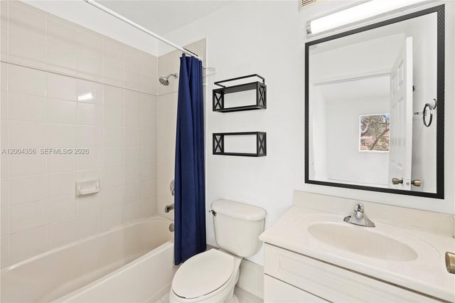 631 NW 79th Ter 204, Pembroke Pines, FL 33024