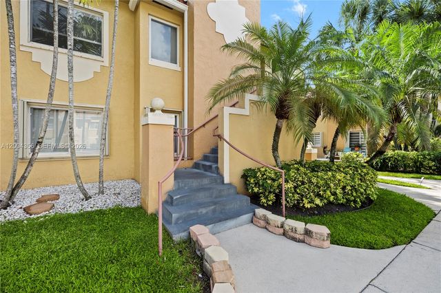 631 NW 79th Ter 204, Pembroke Pines, FL 33024