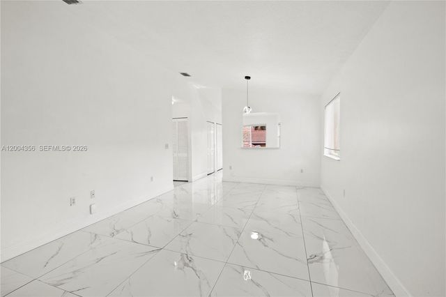 631 NW 79th Ter 204, Pembroke Pines, FL 33024