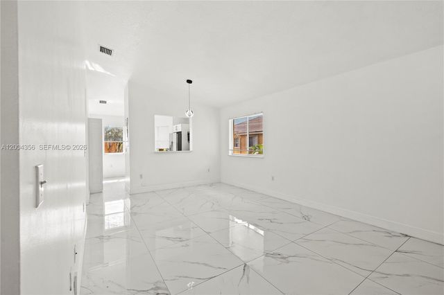 631 NW 79th Ter 204, Pembroke Pines, FL 33024