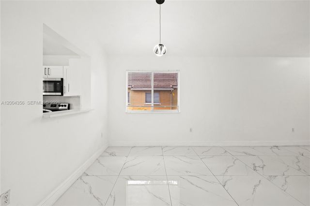 631 NW 79th Ter 204, Pembroke Pines, FL 33024