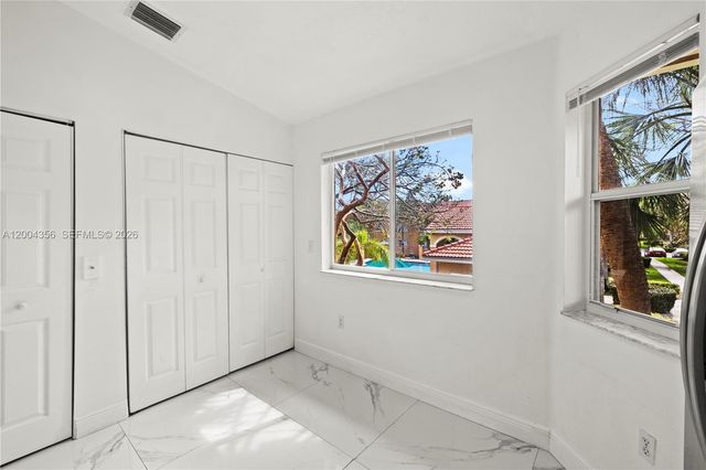 631 NW 79th Ter 204, Pembroke Pines, FL 33024