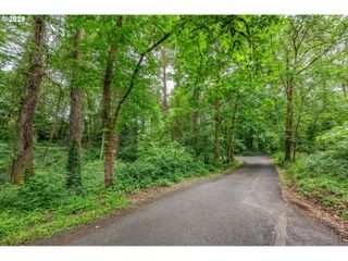 Grey Cliffs Dr, St Helens, OR 97051