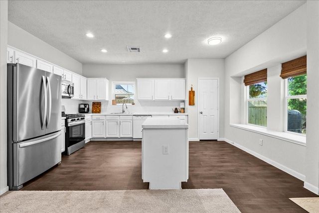 514 Welford Lane, Highlands, TX 77562