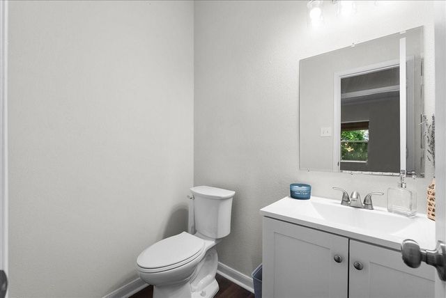 514 Welford Lane, Highlands, TX 77562