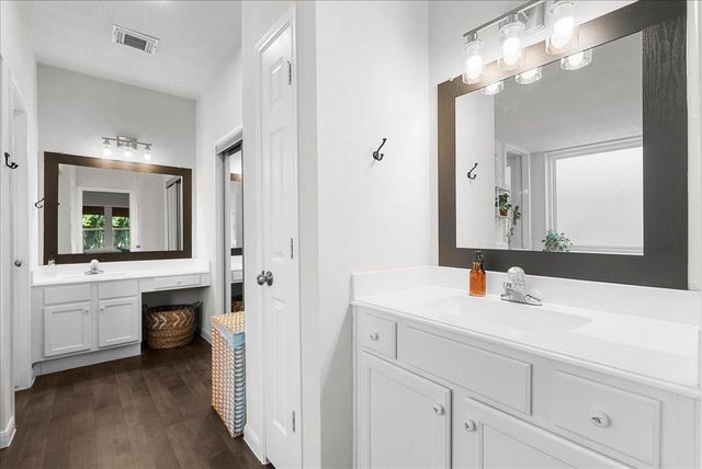 514 Welford Lane, Highlands, TX 77562