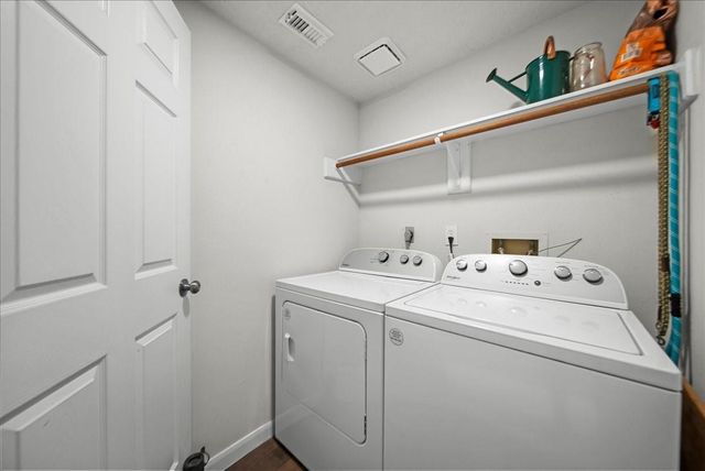 514 Welford Lane, Highlands, TX 77562