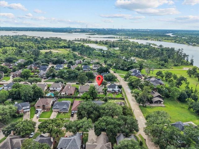 514 Welford Lane, Highlands, TX 77562