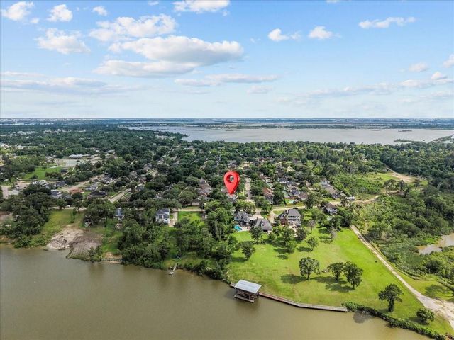 514 Welford Lane, Highlands, TX 77562