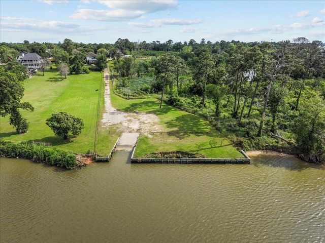 514 Welford Lane, Highlands, TX 77562
