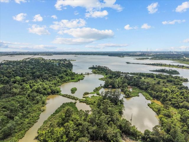 514 Welford Lane, Highlands, TX 77562