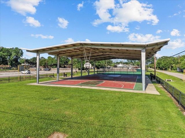 514 Welford Lane, Highlands, TX 77562