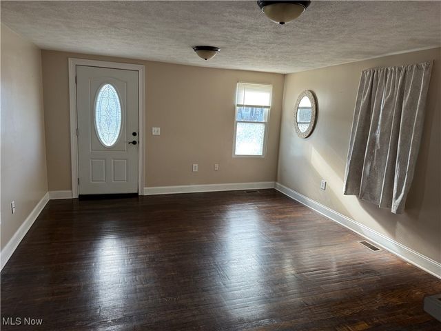 611 19th Street, Vienna, WV 26105