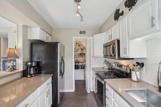 6355 Del Monte Drive 64, Houston, TX 77057