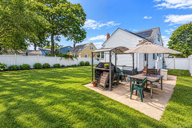 223 N Fulton Avenue, Lindenhurst, NY 11757