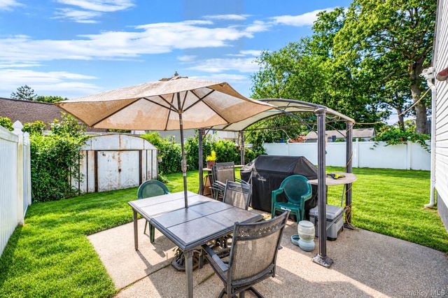 223 N Fulton Avenue, Lindenhurst, NY 11757