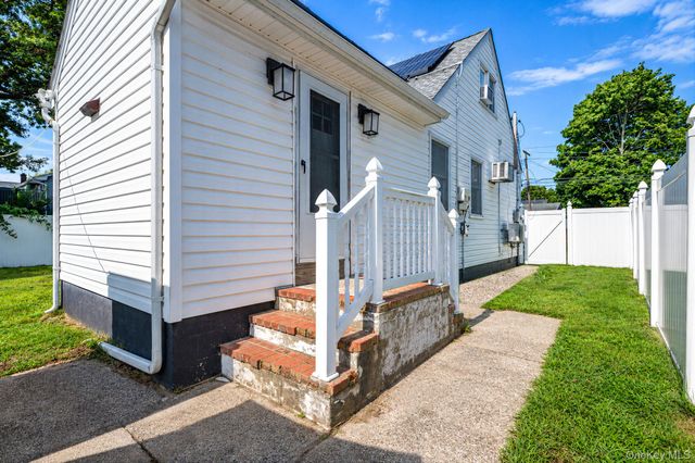 223 N Fulton Avenue, Lindenhurst, NY 11757