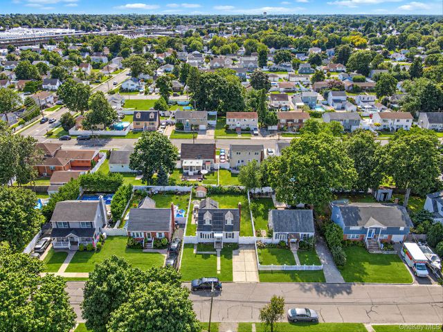 223 N Fulton Avenue, Lindenhurst, NY 11757