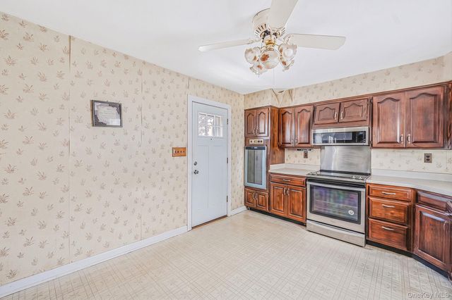 223 N Fulton Avenue, Lindenhurst, NY 11757