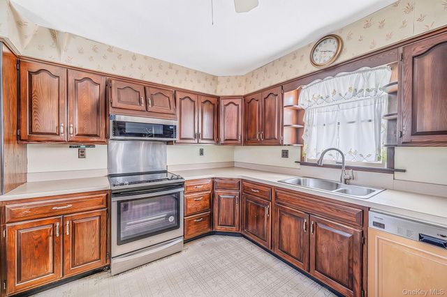 223 N Fulton Avenue, Lindenhurst, NY 11757