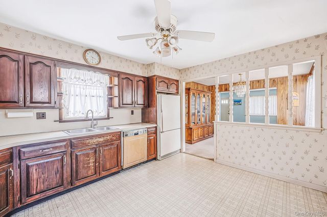 223 N Fulton Avenue, Lindenhurst, NY 11757