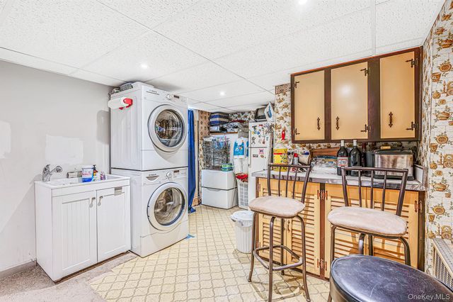 223 N Fulton Avenue, Lindenhurst, NY 11757