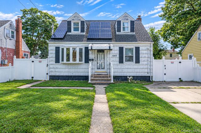 223 N Fulton Avenue, Lindenhurst, NY 11757