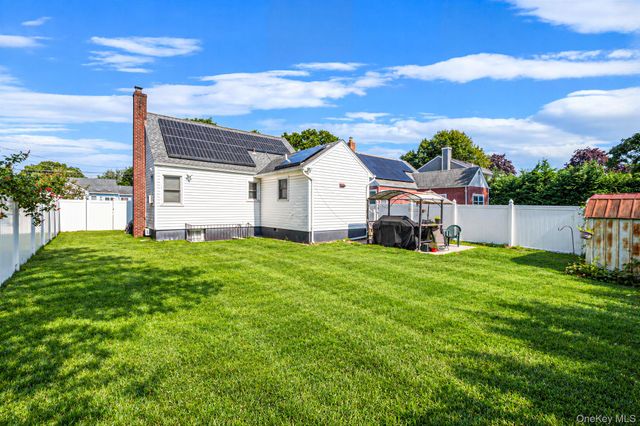 223 N Fulton Avenue, Lindenhurst, NY 11757