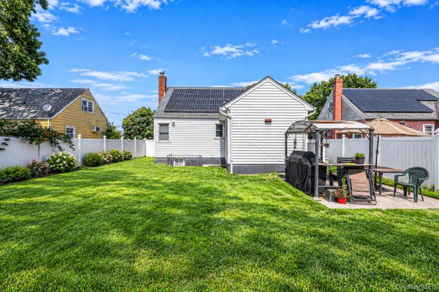 223 N Fulton Avenue, Lindenhurst, NY 11757