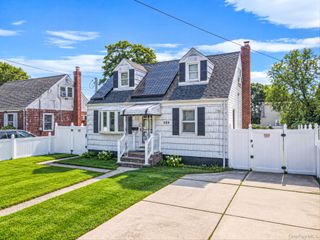 223 N Fulton Avenue, Lindenhurst, NY 11757