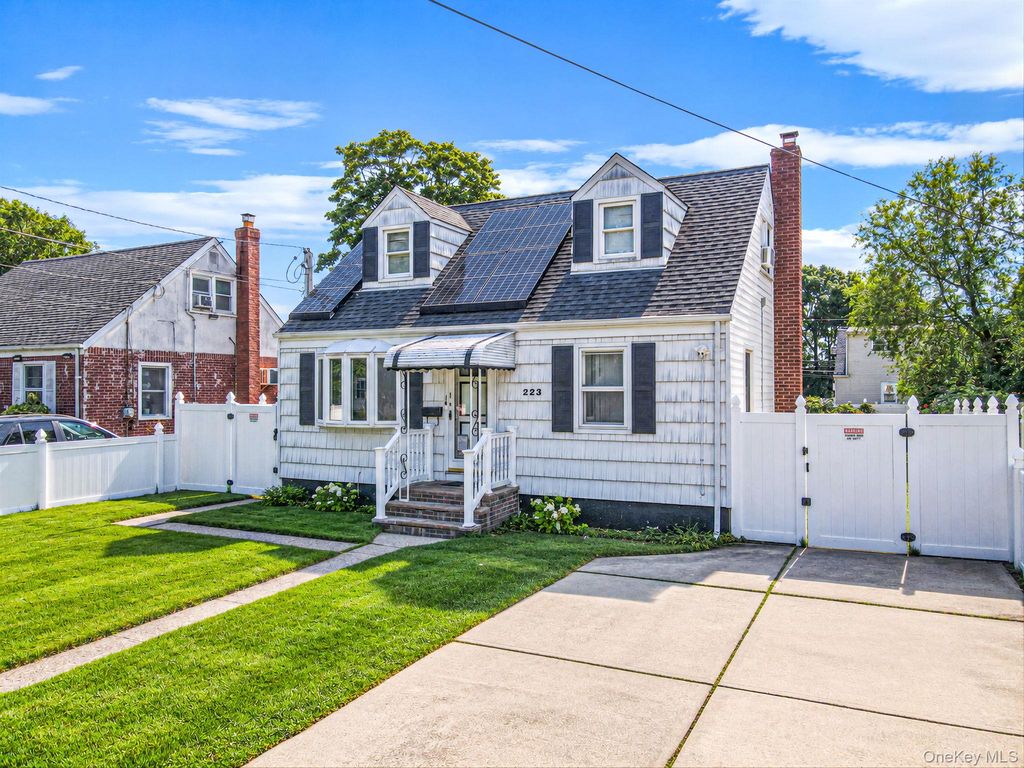 223 N Fulton Avenue, Lindenhurst, NY 11757 — exterior