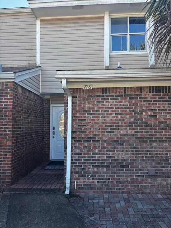 718 Legion Drive, Destin, FL 32541