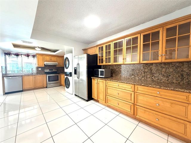 9135 Fontainebleau Boulevard 7, Miami, FL 33172