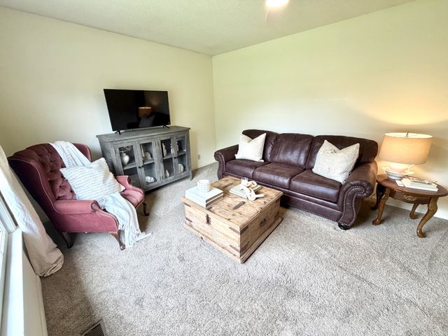 750 Cherokee Dr, New Johnsonville, TN 37134