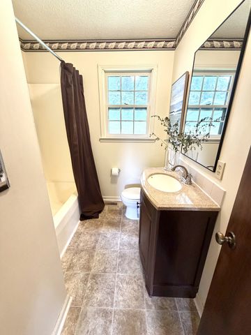 750 Cherokee Dr, New Johnsonville, TN 37134