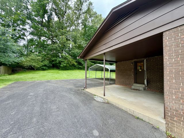 750 Cherokee Dr, New Johnsonville, TN 37134