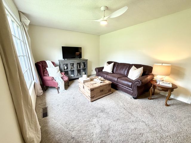 750 Cherokee Dr, New Johnsonville, TN 37134