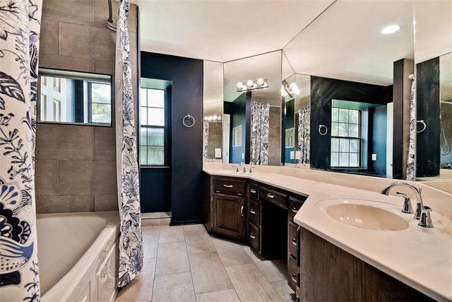 1304 NW K Street, Bentonville, AR 72712