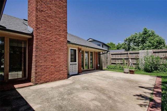 1304 NW K Street, Bentonville, AR 72712
