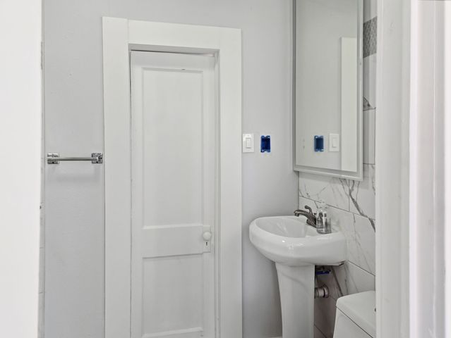 823 S Beacon Street, Dallas, TX 75223