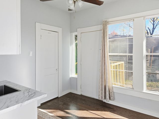 823 S Beacon Street, Dallas, TX 75223