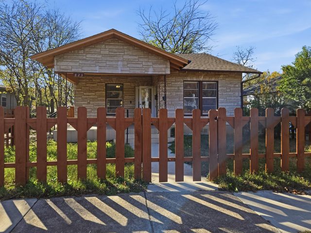 823 S Beacon Street, Dallas, TX 75223