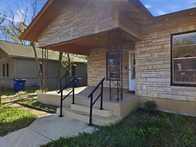 823 S Beacon Street, Dallas, TX 75223