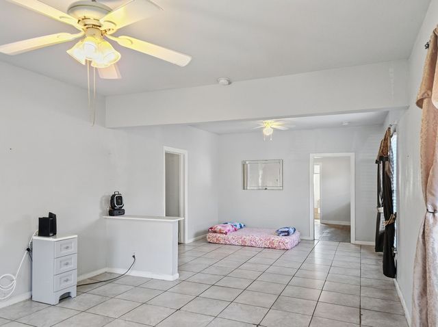 823 S Beacon Street, Dallas, TX 75223