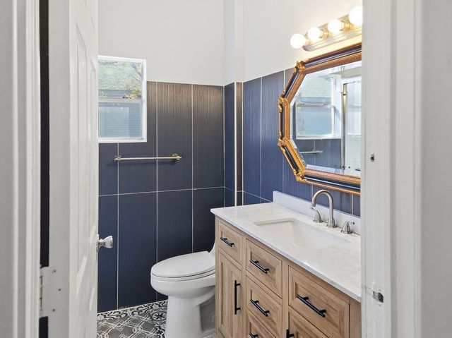 823 S Beacon Street, Dallas, TX 75223