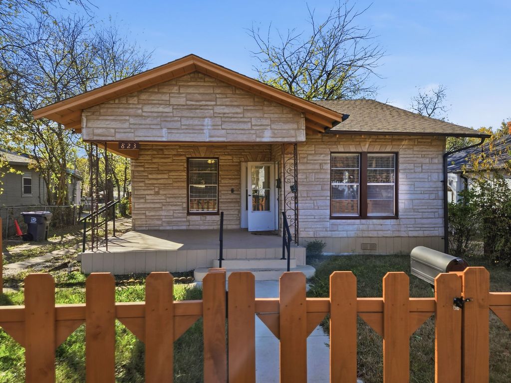 823 S Beacon Street, Dallas, TX 75223